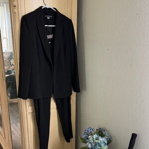 ANTONIO MELANI Elegant Black Women's Suit